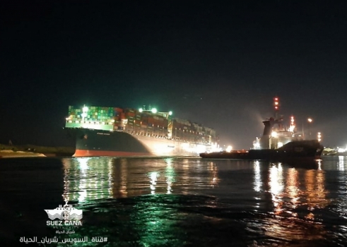 Los remolcadores consiguen desencallar el “Ever Given” en el Canal de Suez