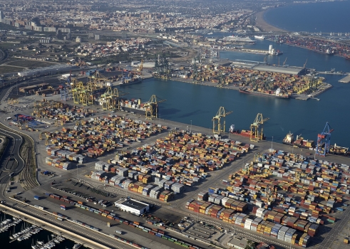 Valencia supera a Bremen como cuarto puerto de Europa en tráfico de contenedores