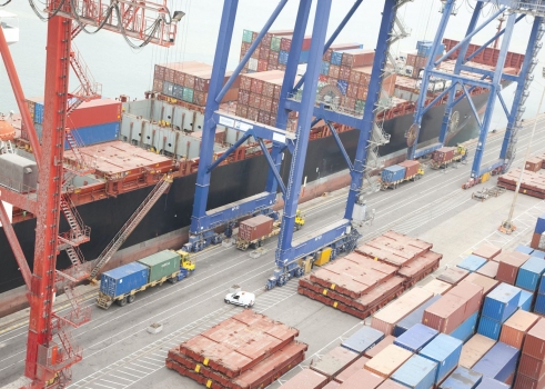 Los tráficos de Valenciaport de junio repuntan tras la hecatombe de mayo