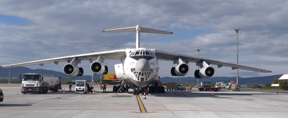 Los aeropuertos de Aena operan un centenar de vuelos cargueros con material sanitario desde el decreto del estado de alarma