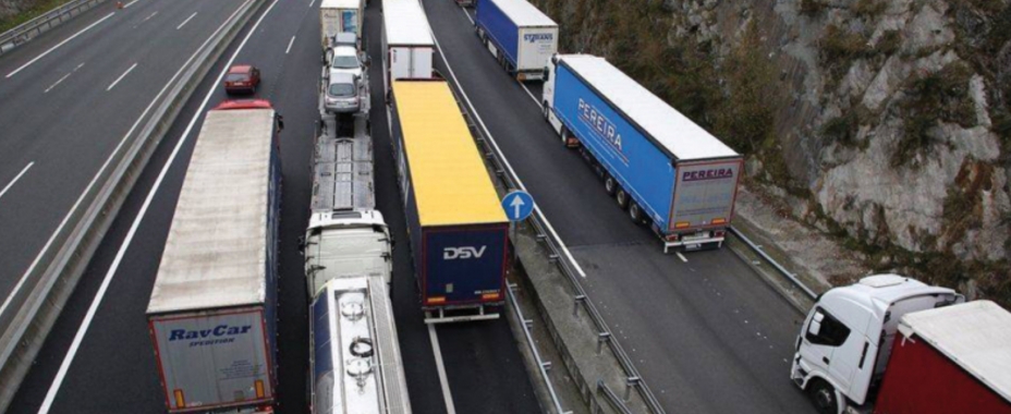 Aduanas ultima los procedimientos en el transporte por carretera ante un Brexit duro