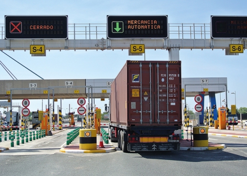 Entra en vigor el pliego que regula el servicio de transporte terrestre en Valenciaport